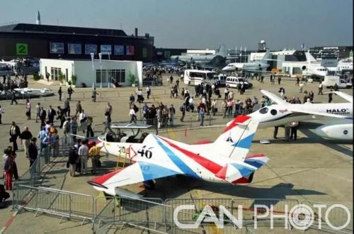 ?1999年K8飛機首次參加巴黎航展 ?1999年K8飛機首次參加巴黎航展
